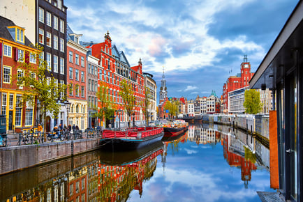 Amsterdam Mini Cruise: 2 Nights & Glass of Fizz for 2 - Autumn Dates!