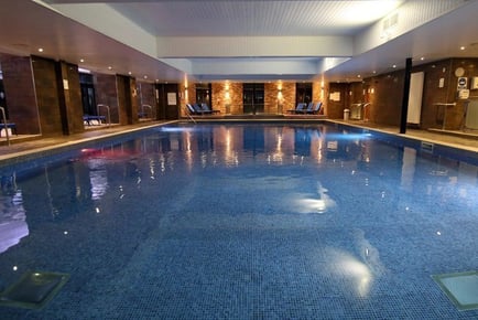 4* Luxury Hampshire Spa Stay & Breakfast - Dinner Upgrade Option!