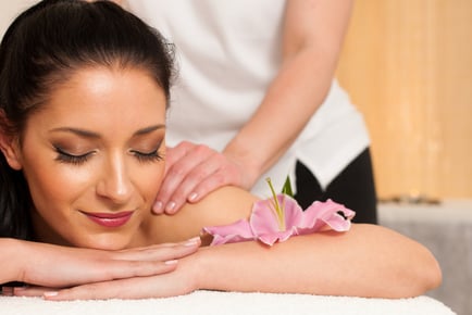 60 Minute Full Body Massage & £10 Voucher- Marylebone, Fitzrovia or Holborn