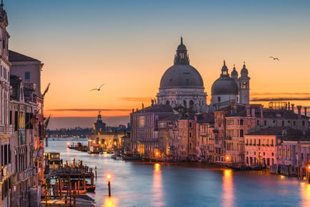 Venice Christmas Market Trip: 4* Hotel Stay & Flights