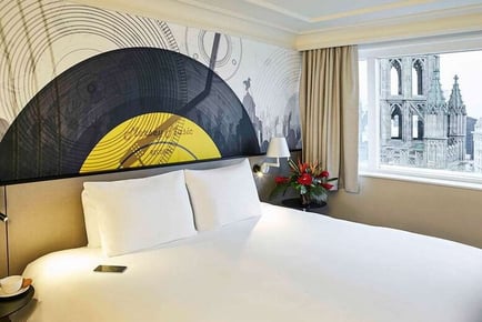 4* Mercure Liverpool Hotel Stay: Breakfast & Late Checkout for 2