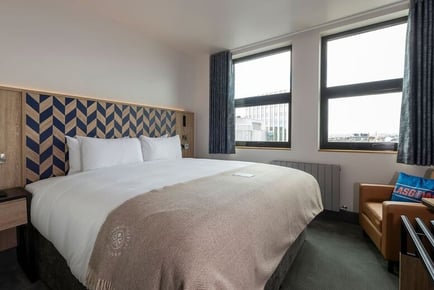 4* Sandman Signature Glasgow City Centre Stay: Bottle of Prosecco, Breakfast & Dinner