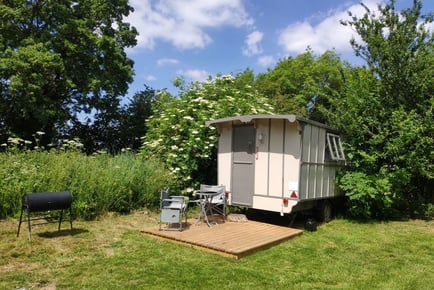 Autumn Availability- Nottinghamshire Caravan Glamping For 2: BBQ Hire, Homemade Jams and Tea & Coffee