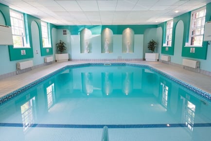 4* Bartley Lodge, Hampshire Spa Stay for 2 - Breakfast, Prosecco & Leisure Access - Dinner Option!