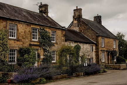 4* Peak District Stay & Breakfast for 2 - Dining Upgrade - Buxton, Derbyshire