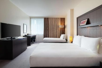 3* or 4* London Hotel stay: 1-2 Night & Ticket for the London By Night Christmas Lights Bus