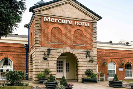 4* Mercure Haydock Hotel: Stay, Breakfast & Wine for 2