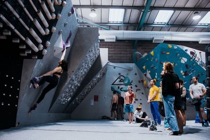 Bouldering Session for Beginners or Experienced Climbers - Bloc Climbing - Bristol