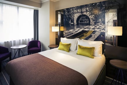 4* Mercure Oxford Eastgate Hotel: Stay, Breakfast & Wine for 2