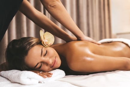 50 Min Aromatherapy Full Body Massage - Chiswick