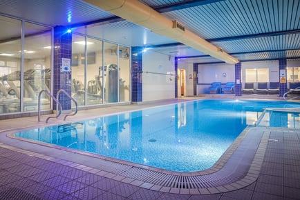 4* Luxury Spa Day: Treatment, Spa Access, Robe, Lunch and Prosecco - Choose from 18 QHotels UK Locations