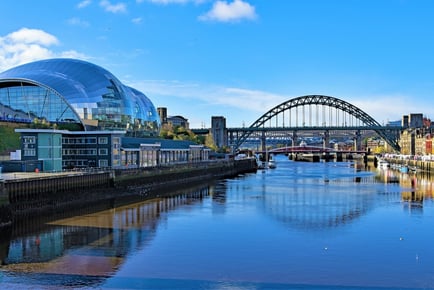 4* Leonardo Hotel Newcastle Quayside: Breakfast & Prosecco for 2