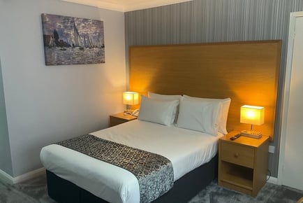 Cambridge Riverside Stay With Breakfast & Bottle Of Prosecco For 2 - Dolphin Hotel