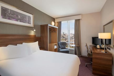 4* Leonardo Hotel Leeds Christmas Stay & Prosecco For 2 - Central Location