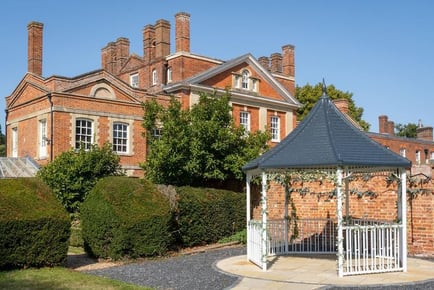 Hampshire Retreat for 2: Two Course Dinner, Prosecco & Late Checkout - Warbrook House