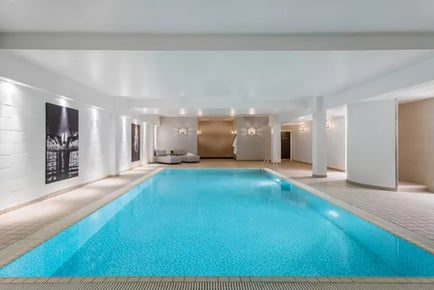 4* Radisson Blu Luxury Spa Day: Treatments & Prosecco - Stansted