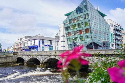 4* Sligo Hotel Stay for 2: Breakfast, Main-Course Dinner & Wine- The Glasshouse Hotel