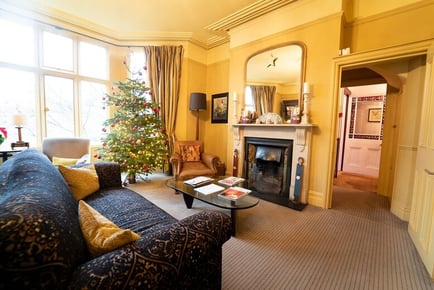 4* Christmas Shopping Break in Bath - Wine & Chocolates for 2- Brooks Guesthouse