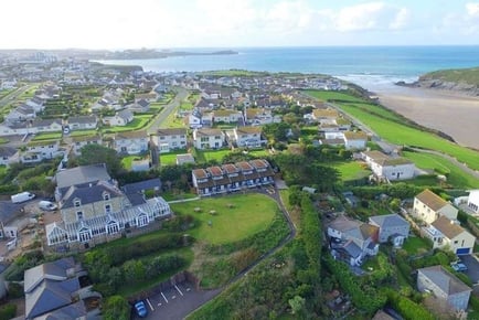 Porth Veor Manor, Newquay Beach Stay: Breakfast & Prosecco for 2