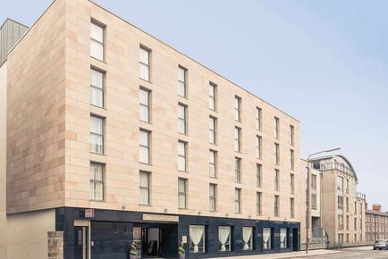 4* Mercure Edinburgh Haymarket Stay & Wine for 2 - Dinner Upgrade!