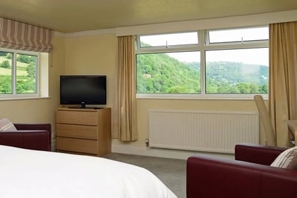 4* Mulberry Inn Stay, Dinner & Breakfast for 2