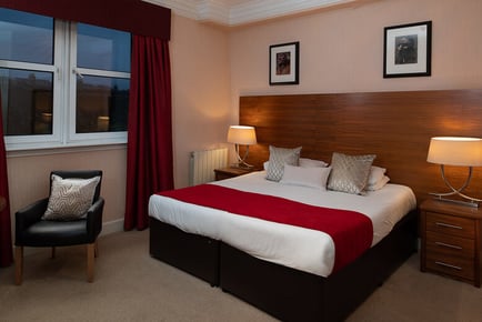 4* Ayshire Coastal Break - Fairfield House for 2 - Dining, Leisure Access & Late Checkout!