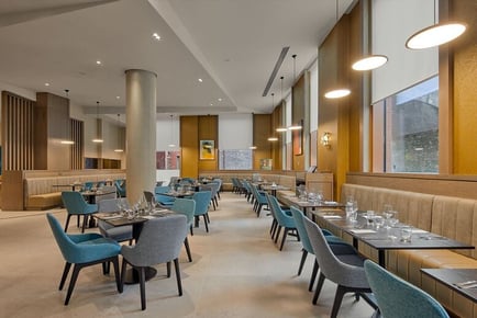 4* Maldron Manchester City Centre for 2 - Breakfast & Welcome Drink - Dinner & Wine Upgrade!