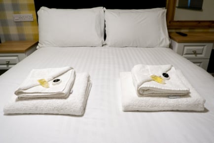 2 Night Birmingham Stay for 2 at The Greenlands Inn - Breakfast, Prosecco & Late Checkout