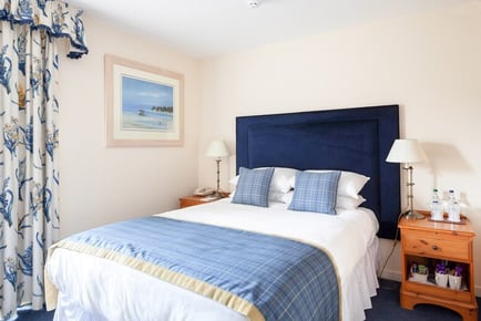 The Moorings Hotel, Fort William Stay & Wine for 2 - Dining Upgrade - Christmas Availability!