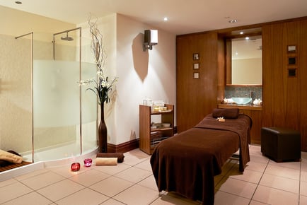 4* Mercure Holland House Spa Day With 50-Min Treatment, Afternoon Tea, Bubbly, Robes & £10 Voucher - Cardiff