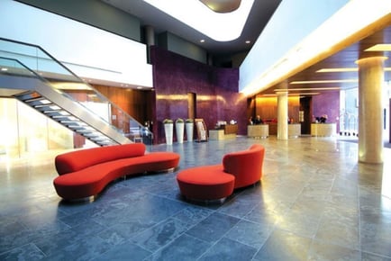 4* Radisson Blu Liverpool: Breakfast, Wine & Leisure Access For 2