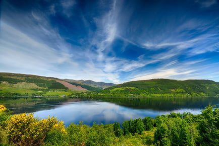 Loch Tay, Scotland Stay & Breakfast for 2 - Dinner, Glass of Wine & Late Checkout!