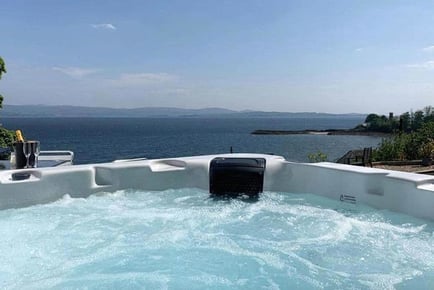 Isle of Bute Seaview Cottage: Champagne & Private Hot Tub For 4 - 1-3 Nights