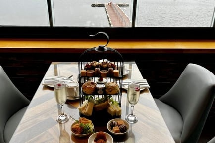 4* Lodge on Loch Lomond - Morning or Prosecco Afternoon Tea for 2, 3 or 4