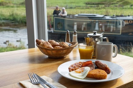 North Yorkshire Stay: 1-2 Nights Skipton Hotel - Stay, Breakfast, Leisure Access & Prosecco for 2