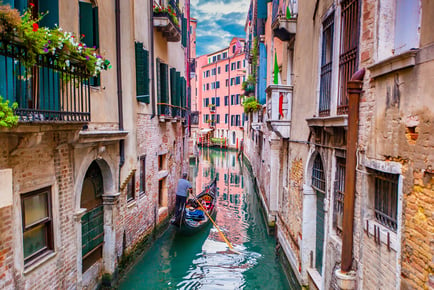 4* Venice City Break - Residenza D'Epoca San Cassiano Stay, Breakfast & Flights - Optional Gondola Tour!