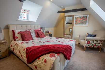 4* Harmony House, York Boutique Stay With Prosecco & Late Checkout for 2