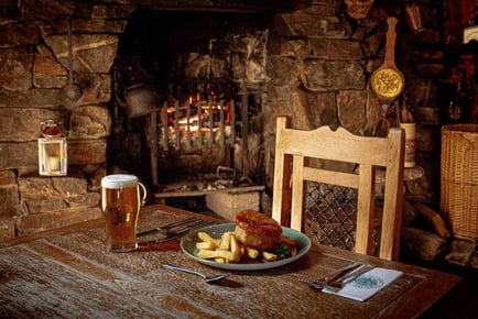 The Oak Tree Inn, Loch Lomond Stay for 2 - Breakfast, Fizz & Late Check Out