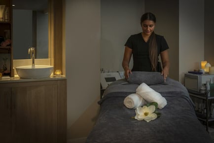 4* DoubleTree by Hilton Oxford Belfry Spa Stay for 2: Breakfast, Dinner, Health Club Access & Late Checkout - Spa Treatment Upgrade!