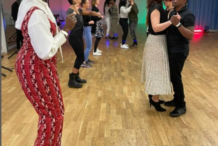 1-Hour Kizomba Dance Class at Kizomba Addiction, London