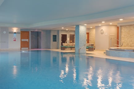 4* Delta by Marriot Cheltenham Chase Spa Stay for 2: Breakfast, Health Club Access, Dinner & Late Checkout- Spa Treatment Upgrade!