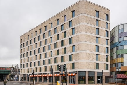 4* Maldron Hotel Finsbury Park, London Stay: Breakfast & Late Checkout for 2 - Dining Upgrade!