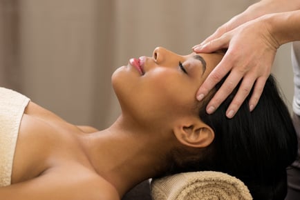 30-Min Indian Head Massage - Addiction Beauty Salon, Cardiff