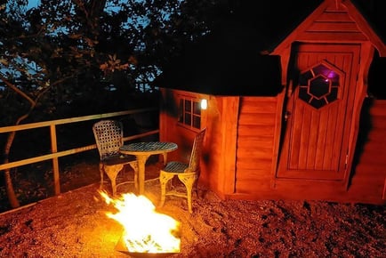 Festive Suffolk Glamping: Hobbit Hut, Hot Tub & Mulled Wine For 2