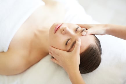 60 Min Massage or Facial Pamper Package - 90 Min Upgrade! - Glasgow City Centre