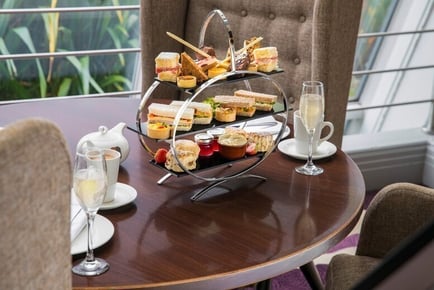 4* Crowne Plaza Glasgow Afternoon Tea For 2 Or 4 - Prosecco Option!