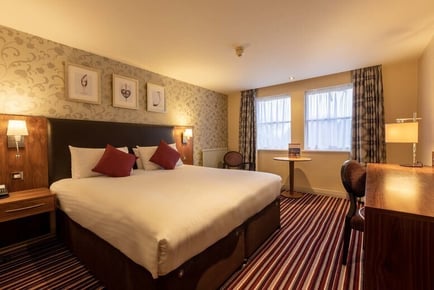 4* Gloucester Robinswood Hotel Stay for Two: 1 or 2 Nights with Breakfast, a Bottle of Wine, 12pm Late Checkout & Leisure Access - Dinner Upgrade Available- BW Signature Collection