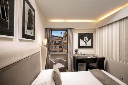 Rome Christmas Market Break - Central Condotti Palace Stay & Flights