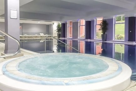 4* Essex Spa Break at Greenwoods Hotel- Spa Treatment & Breakfast for 2- Gifting Exclusive