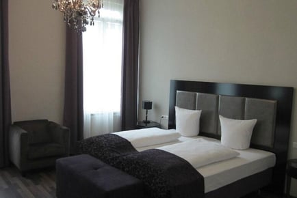 4* Vienna: Pension Baron am Schottentor & Flights Included